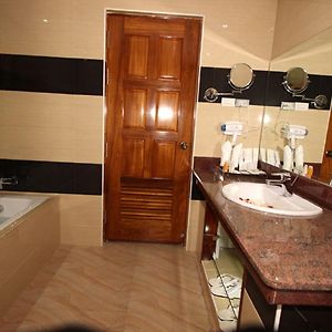 Luxury Suite Lower Floor